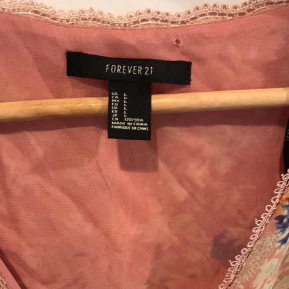 FLORAL ROMPER 😍 - Picture 6 of 8